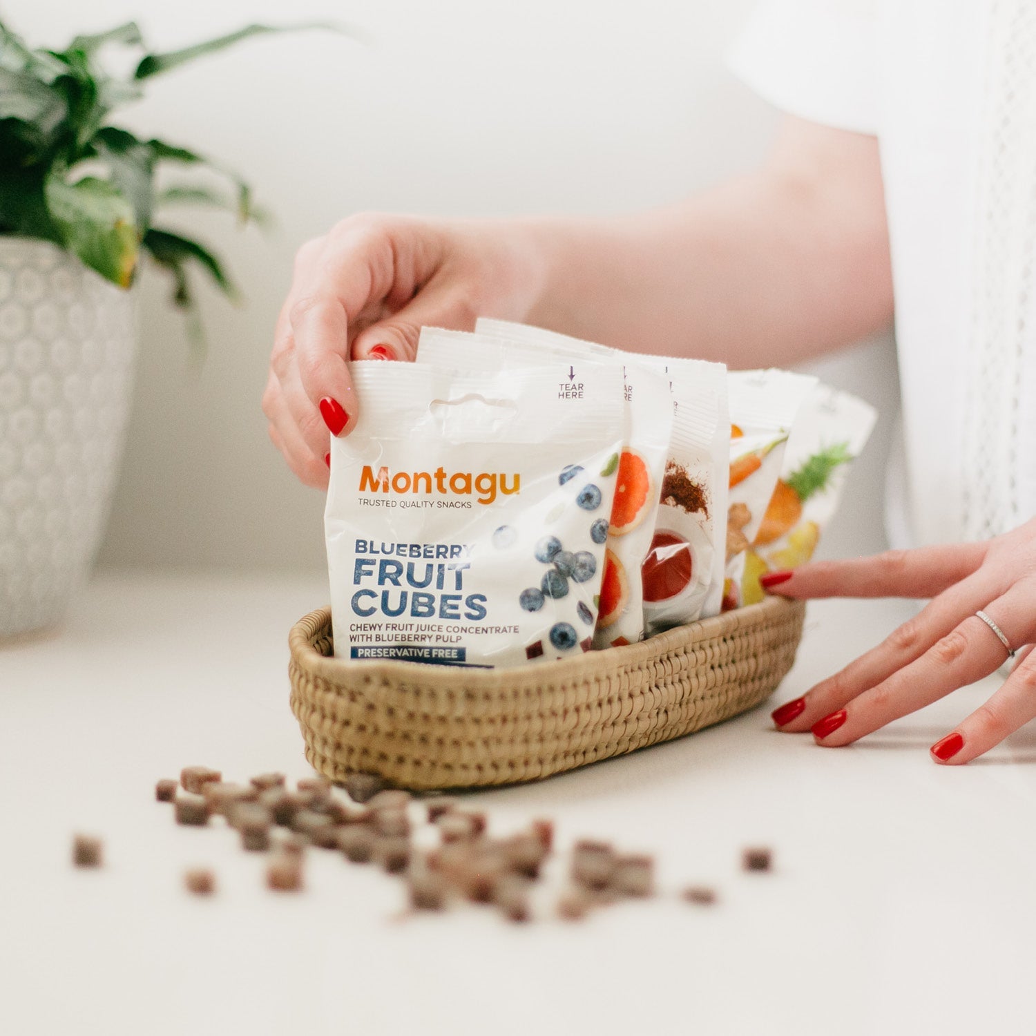 Montagu: Fruit Cubes - Pineapple-2